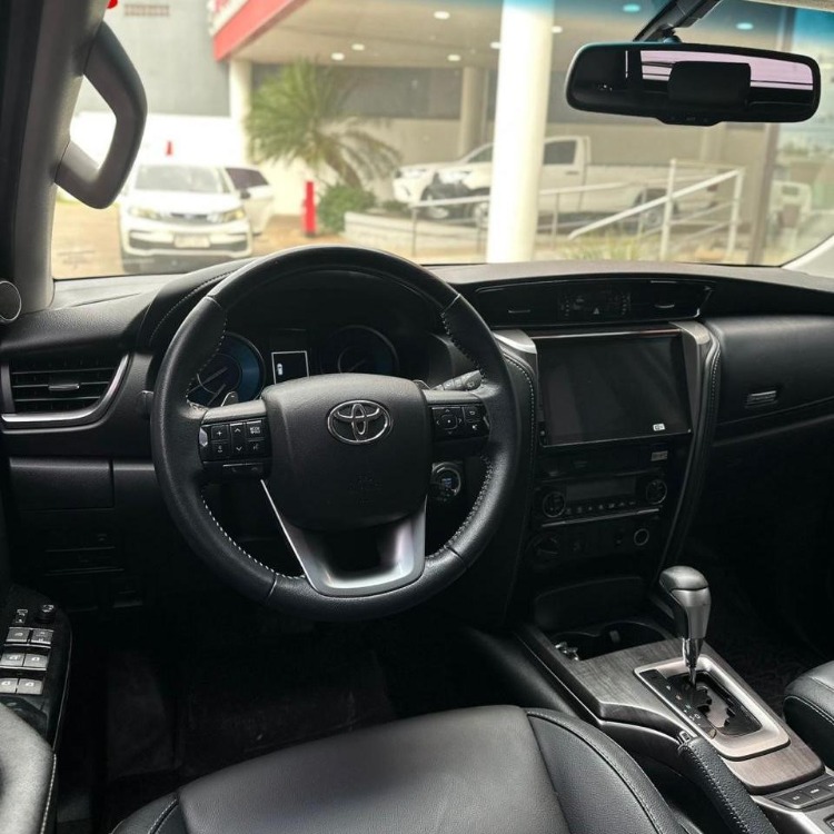 Toyota Fortuner Srv Aut 2023 — foto 4