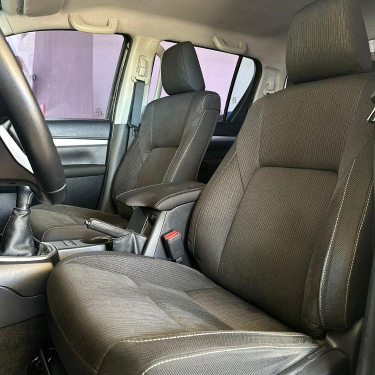 Toyota Hilux D/C 4X4 Srv Mec. 2023 — foto 6