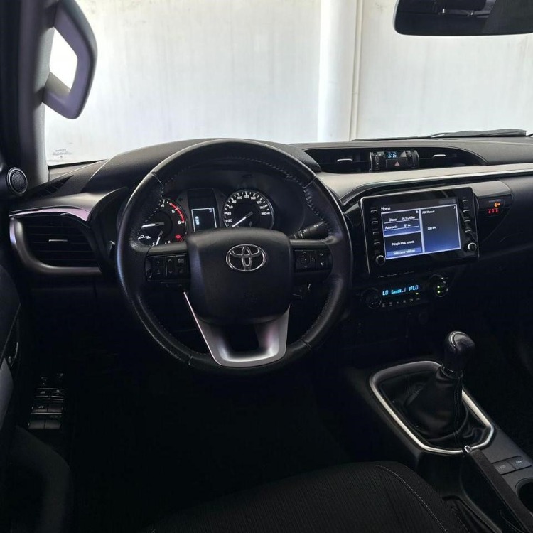 Toyota Hilux D/C 4X4 Srv Mec. 2023 — foto 3